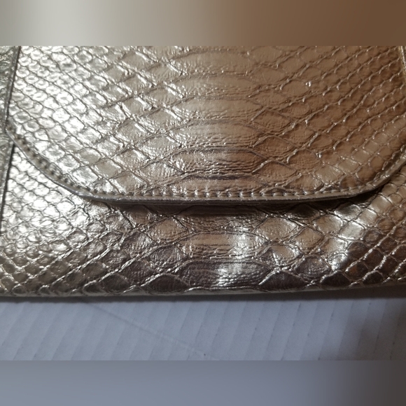 Large Gold clutch - Picture 5 of 7